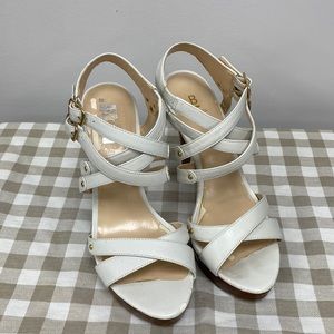 Women’s White Sandals 7-7.5